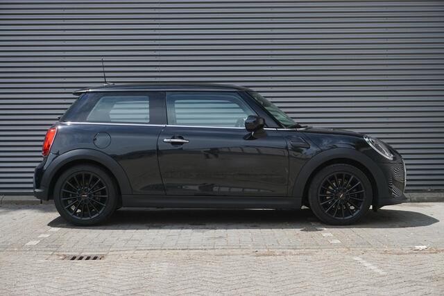 Mini COOPER 3-deurs C Automaat | Essential Uitvoering | Premium Go Pakket | Park Distance Control achter | Driving Assistant | Elektrisch verwarmde voorstoelen | Apple Carplay