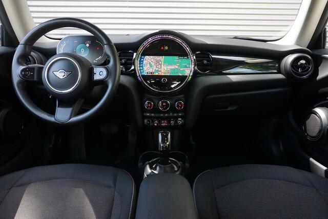 Mini COOPER 3-deurs C Automaat | Essential Uitvoering | Premium Go Pakket | Park Distance Control achter | Driving Assistant | Elektrisch verwarmde voorstoelen | Apple Carplay
