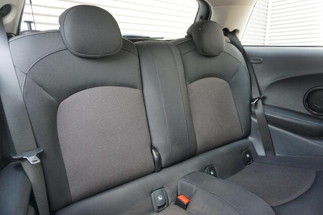 Mini COOPER 3-deurs C Automaat | Essential Uitvoering | Premium Go Pakket | Park Distance Control achter | Driving Assistant | Elektrisch verwarmde voorstoelen | Apple Carplay