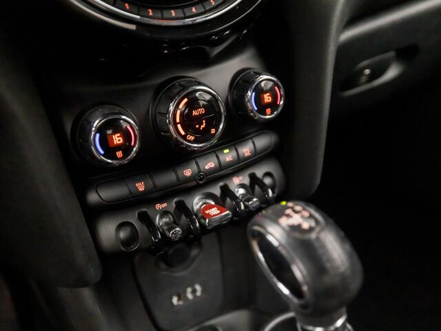Mini COOPER Mini Cabrio 1.5 Black Sport Automaat (NAVIGATIE, LED KOPLAMPEN, CLIMATE, CRUISE, SPORTSTOELEN, PARKEERSENSOREN, ARMSTEUN, NIEUWSTAAT)