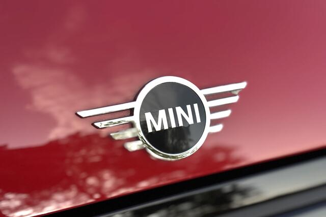 Mini COOPER 1.5 136pk | Sportstoelen | NAVI + | Led | Carplay | DAB | Stoelverwarming | Fabrieksgarantie | 12000KM!