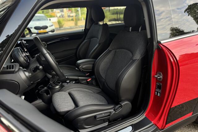 Mini COOPER 1.5 136pk | Sportstoelen | NAVI + | Led | Carplay | DAB | Stoelverwarming | Fabrieksgarantie | 12000KM!