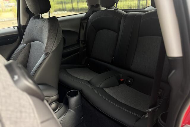 Mini COOPER 1.5 136pk | Sportstoelen | NAVI + | Led | Carplay | DAB | Stoelverwarming | Fabrieksgarantie | 12000KM!