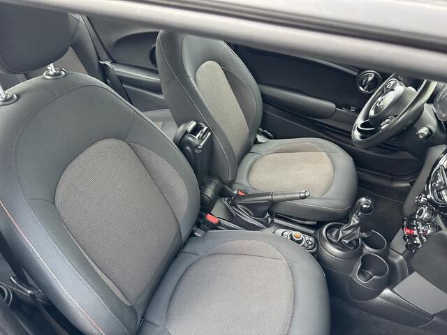 Mini COOPER 3-deurs | LM. velgen zwart | Airco | Sportstuur leder |