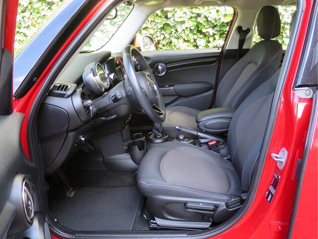 Mini COOPER 1.5 Pepper F55 LCI 5-drs met LED, Park ass, Clima, BT en 16"