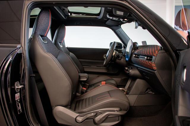 Mini COOPER 3-deurs 1.5 C John Cooper Works M MINI 3-deurs 1.5 Cooper C John Cooper Works | Glazen Panoramadak | Headup display | Driving Assistant | Summer Sale 100