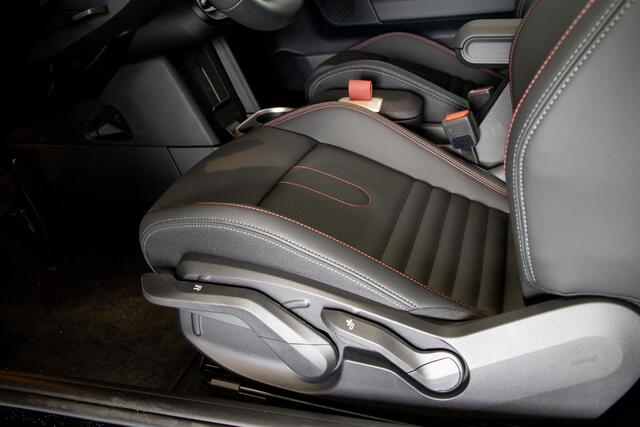 Mini COOPER 3-deurs 1.5 C John Cooper Works M MINI 3-deurs 1.5 Cooper C John Cooper Works | Glazen Panoramadak | Headup display | Driving Assistant | Summer Sale 100