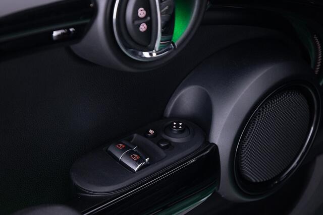 Mini COOPER Mini 1.5 Business Edition Dalston JCW Automaat | John Cooper Works pakket |