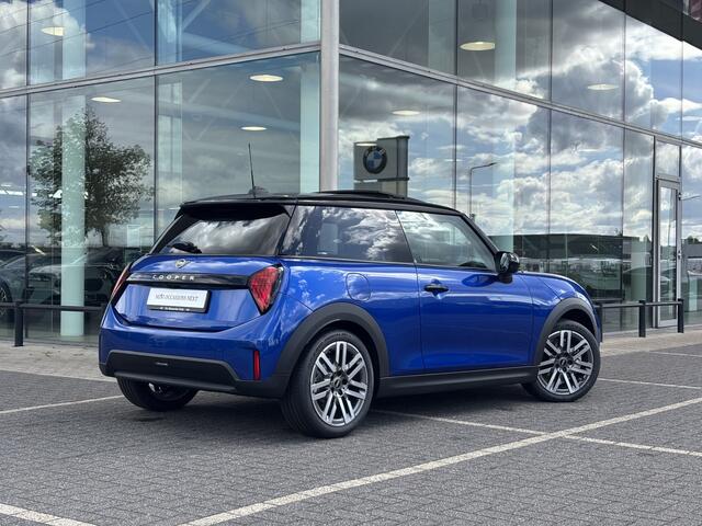 Mini COOPER Hatchback C Automaat / Classic / Pakket M / 17 inch Parallel Spoke 2-tone