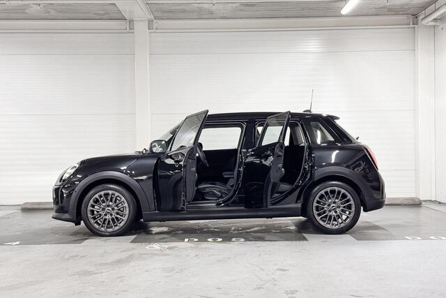Mini COOPER 5-deurs 1.5 C Classic | Stoelverwarming | Achteruitrijcamera | Head-Up Display