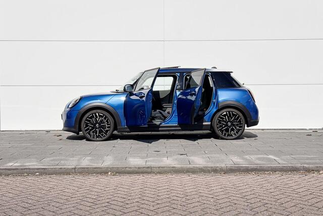 Mini COOPER 5-deurs C Favoured L