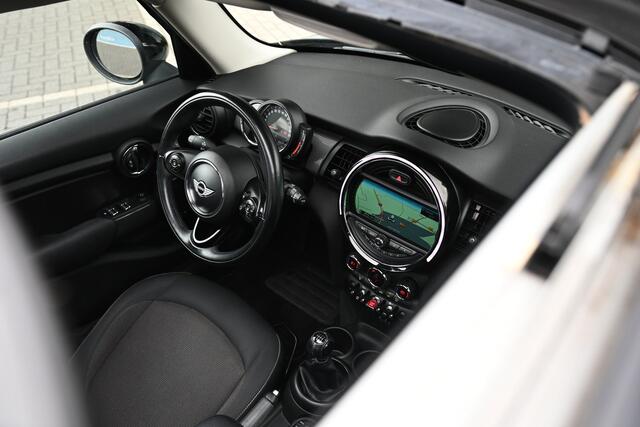 Mini COOPER Hatchback Pepper / Panoramadak / LED / Comfort Access / Navigatie Professional / Cruise Control