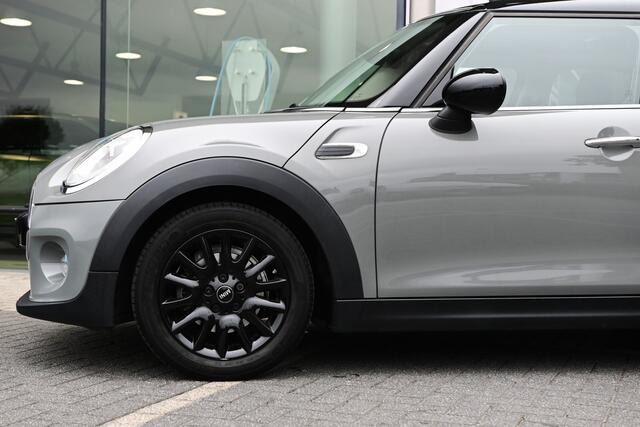 Mini COOPER Hatchback Pepper / Panoramadak / LED / Comfort Access / Navigatie Professional / Cruise Control