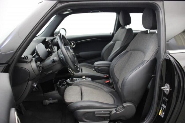 Mini COOPER Electric Essential 33 kWh - Half Leer, Cruise, Navi, Stoelverw. SOH 96%