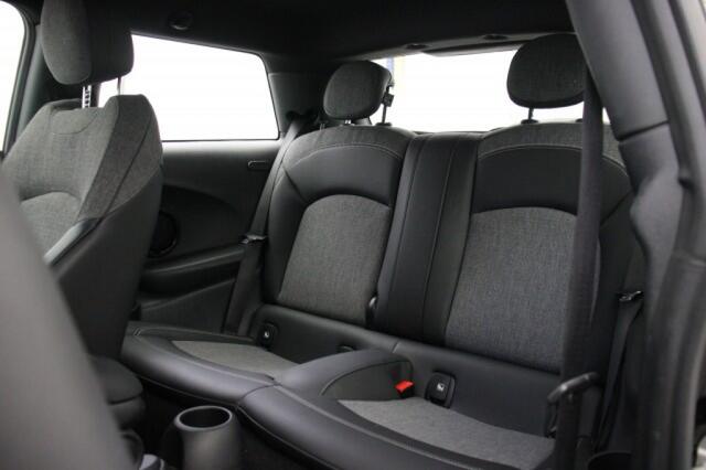 Mini COOPER Electric Essential 33 kWh - Half Leer, Cruise, Navi, Stoelverw. SOH 96%