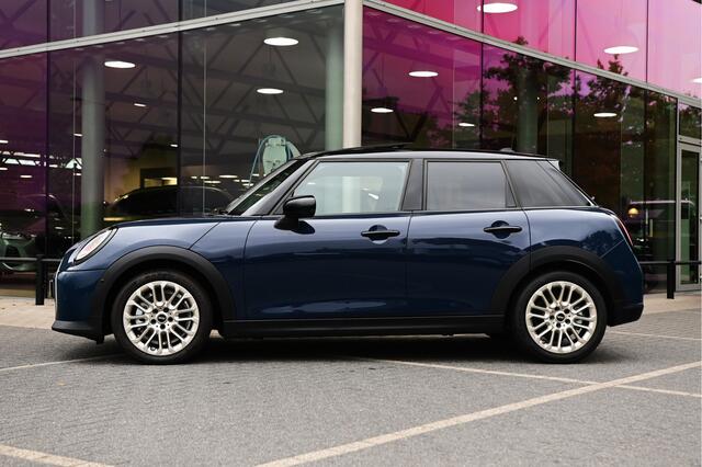 Mini COOPER Hatchback C Automaat / Favoured / Pakket L / 17" U-Spoke vibrant silver