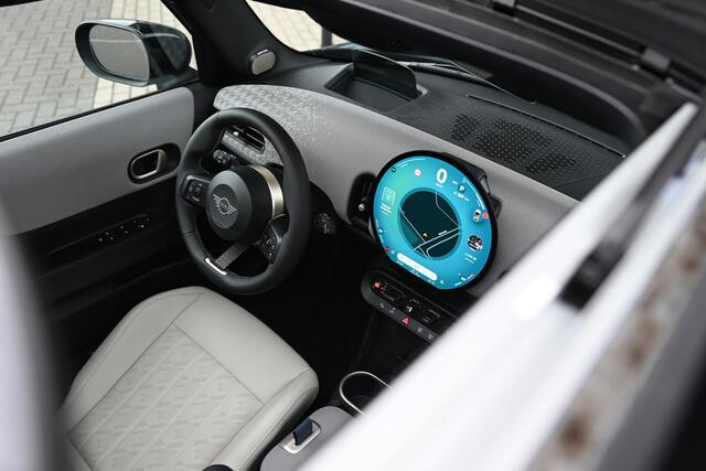 Mini COOPER Hatchback C Automaat / Favoured / Pakket L / 17" U-Spoke vibrant silver