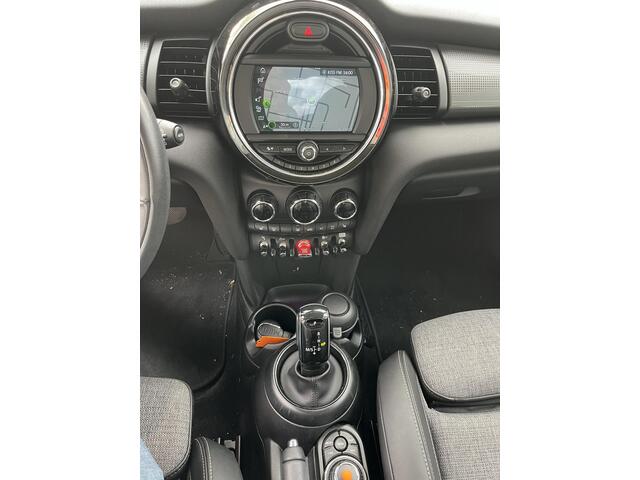 Mini COOPER Mini 1.5 Chili Automaat | Navigatie | Stoelverwarming | Parkeersensoren voor en achter |