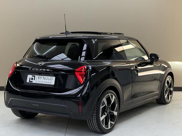 Mini COOPER Mini 1.5 Favoured L, 157Pk, 2024, Panoramadak, Volledig leder, 360* camera, Harman kardon, Stoel/stuurverwarming, Cruise control, 18" Lichtmetalen velgen