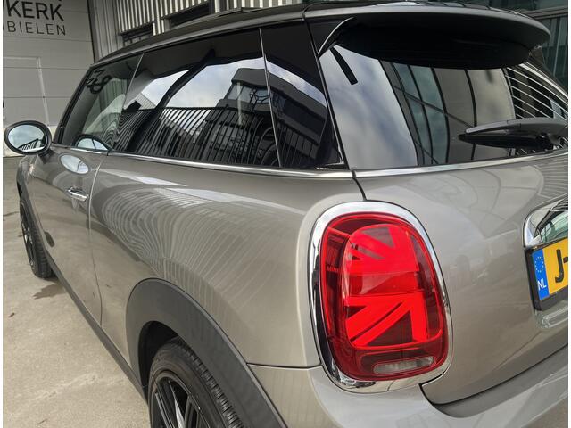 Mini COOPER Mini 1.5 Dalston Edition | AUTOMAAT | LEDER | SCHUIF/KANTELDAK | CARPLAY/ANDROID | NAVI | CRUISE CONTROL | LMV 17'' | PDC | STOELVERWARMING | KEYLESS | LED | BLUETOOTH