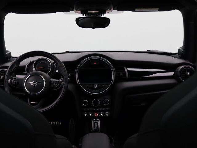 Mini COOPER 3-deurs Automaat l John Cooper Works Trim l Serious Business l 17" LM Track Spoke zwart l Apple CarPlay