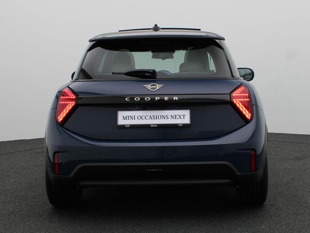 Mini COOPER Mini 1.5 C Favoured L Demo voertuig korting per gereden kilometer. Neem contact op voor de actuele prijs.