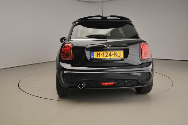 Mini COOPER 3-deurs Aut. JCW pakket | Leder | Harman/Kardon | 18" | LED
