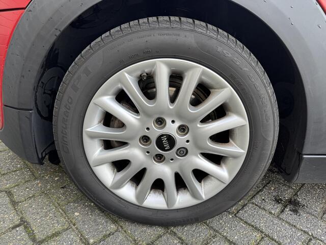 Mini COOPER Mini 1.5 Chili Serious Business | Navigatie | Climate Control | Parkeersensoren | Lichtmetalen Velgen |