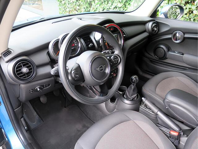 Mini COOPER 1.5 One Pepper F56 LCI met LED, Park ass., Clima, BT en 16"