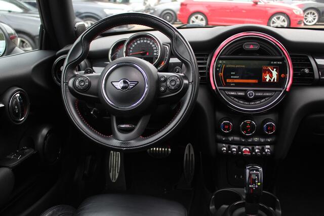 Mini COOPER Mini Cabrio 1.5 / JCW Package / Leder / CarPlay / 18'' / Keyless / Navigatie / Stoelverwarming / Windscherm / Cruise Control