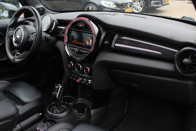 Mini COOPER Mini Cabrio 1.5 / JCW Package / Leder / CarPlay / 18'' / Keyless / Navigatie / Stoelverwarming / Windscherm / Cruise Control