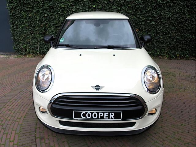 Mini COOPER 1.5 One Salt F56 met Navi, BT, Apple Carplay, Park.ass en 17"