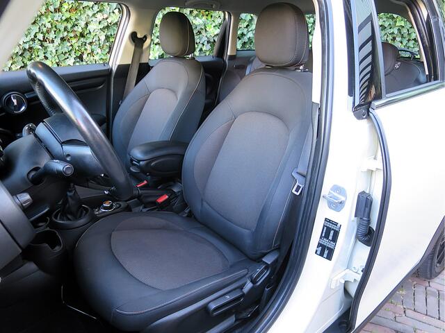 Mini COOPER 1.5 One Business Ed. F55 5-drs met Airco, Cruise, Apple CarPlay en 16"