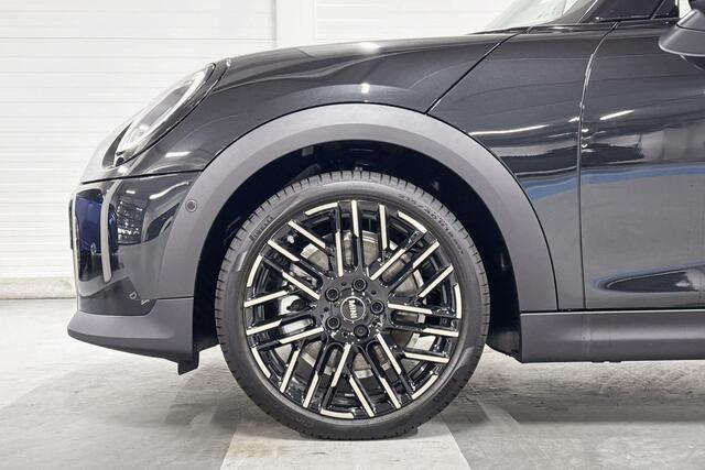 Mini COOPER 3-deurs 1.5 C Favoured M | Panoramadak | Head-Up Display | Stoelverwarming