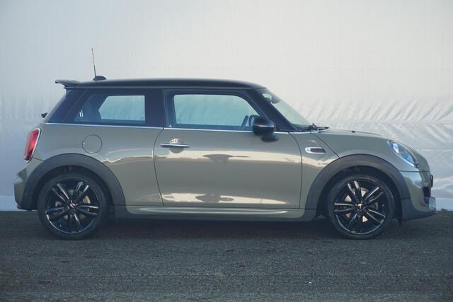 Mini COOPER 3-deurs | John Cooper Works Pakket | Cruise Control | Parkeersensoren Achter | JCW-Sportstoelen |