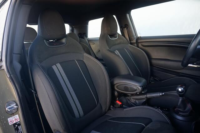 Mini COOPER 3-deurs | John Cooper Works Pakket | Cruise Control | Parkeersensoren Achter | JCW-Sportstoelen |