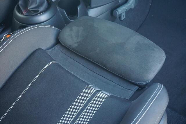 Mini COOPER 3-deurs | John Cooper Works Pakket | Cruise Control | Parkeersensoren Achter | JCW-Sportstoelen |