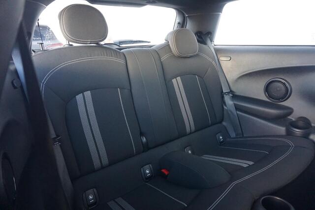 Mini COOPER 3-deurs | John Cooper Works Pakket | Cruise Control | Parkeersensoren Achter | JCW-Sportstoelen |