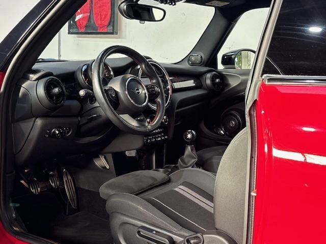 Mini COOPER Mini 1.5 Dalston Edition | JCW | Panoramadak | Apple Carplay | Harman Kardon | NL auto |