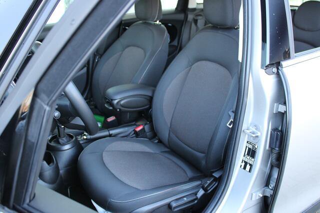 Mini COOPER Classic Automaat / LED / Airconditioning / Cruise Control / PDC / Navigatie