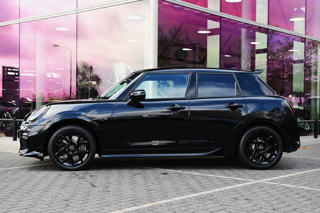 Mini COOPER Hatchback C Automaat / John Cooper Works / Pakket XL / 17" John Cooper Works Sprint Spoke Black