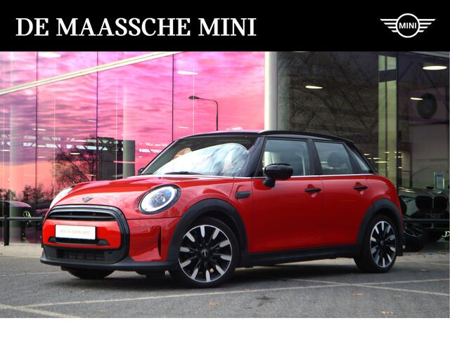 Mini COOPER Hatchback Classic / Sportstoelen / Achteruitrijcamera / LED / Airconditioning / Cruise Control