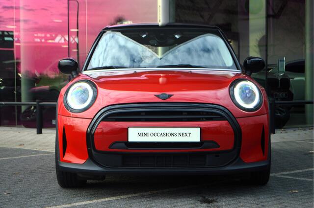 Mini COOPER Hatchback Classic / Sportstoelen / Achteruitrijcamera / LED / Airconditioning / Cruise Control