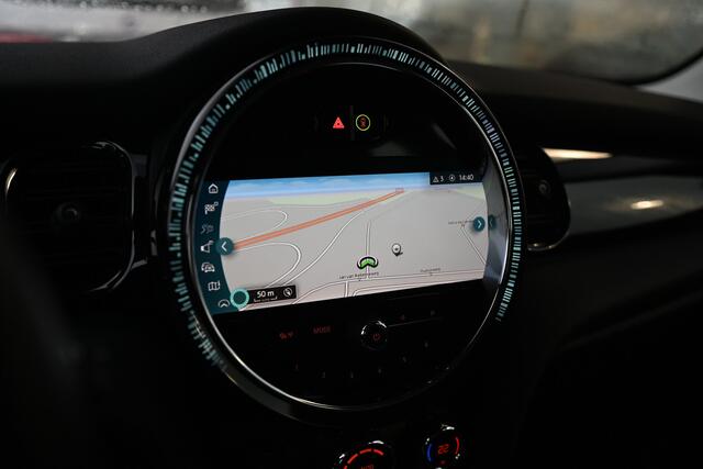 Mini COOPER Hatchback Classic / Sportstoelen / Achteruitrijcamera / LED / Airconditioning / Cruise Control