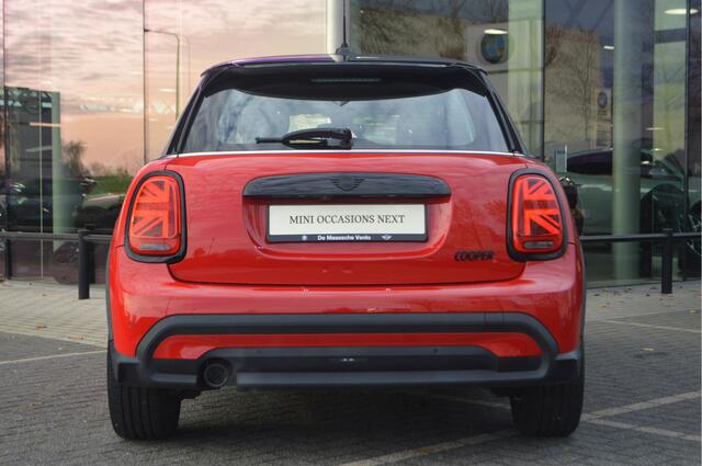 Mini COOPER Hatchback Classic / Sportstoelen / Achteruitrijcamera / LED / Airconditioning / Cruise Control