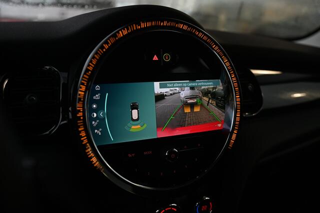 Mini COOPER Hatchback Classic / Sportstoelen / Achteruitrijcamera / LED / Airconditioning / Cruise Control