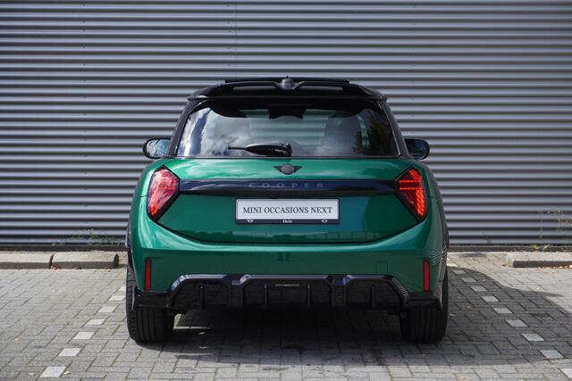 Mini COOPER 3-deurs C John Cooper Works Uitvoering | Pakket XL | 18 inch JCW Lap Spoke 2-tone | Glazen panoramadak | Elektrisch verstelbare stoelen