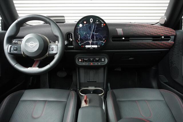 Mini COOPER 3-deurs C John Cooper Works Uitvoering | Pakket XL | 18 inch JCW Lap Spoke 2-tone | Glazen panoramadak | Elektrisch verstelbare stoelen