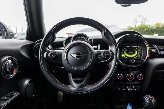 Mini COOPER Mini 1.5 Chili Serious Business JCW | LED | NL Auto | Cruise