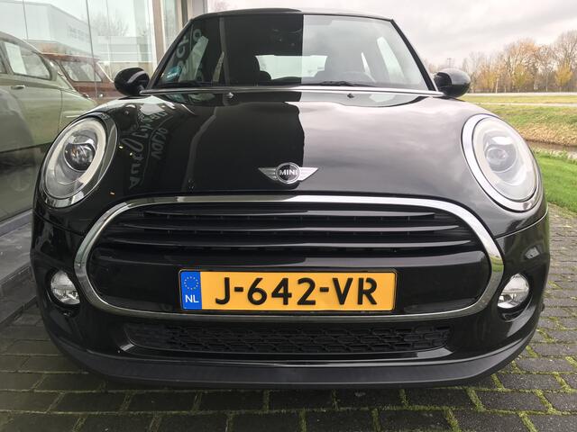 Mini COOPER Mini 1.5 Pepper Serious Business Automaat | Rijklaar incl garantie | Keyless entry Parkeersensoren voor Navigatie